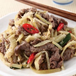 酸笋炒牛肉 เนื้อวัวผัดหน่อไม้ดอง