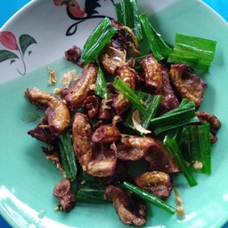 ใส้อ่อนทอดกระเทียม