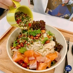 ยำขนมจีนแซลม่อน