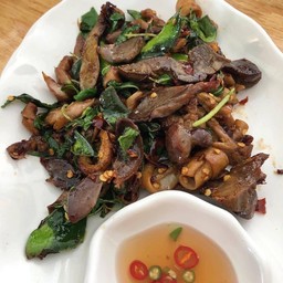 กะเพราเป็ดสูตรโบราณกับข้าว จานเล็ก
