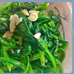 蒜蓉炒菠菜 ผัดปวยเล้ง