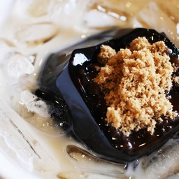 เฉาก๊วยนมสด