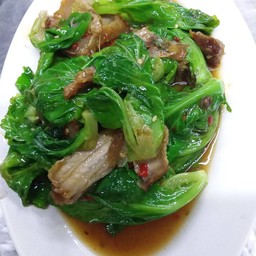 ผัดแขนงหมูกรอบ