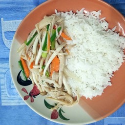 ผัดเห็ดรวมน้ำมันหอย ราดข้าว