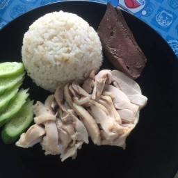 ข้าวมันไก่ปากซอยน้องแดง