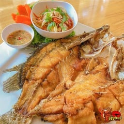 ปลากะพงทอดน้ำปลา Fried fish with sauce