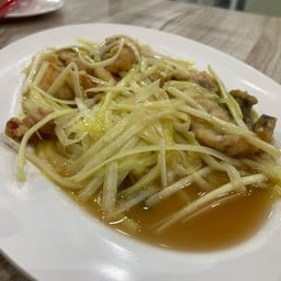 กุ่ยฉ่ายผัดปลาทอด