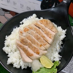 ข้าวหน้าหมูย่างเกลือ
