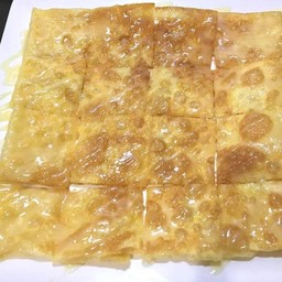 กรอบ ราดนม (Crispy Roti with condensed milk)