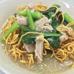 ราดหน้าหมูหมักหมี่กรอบพิเศษ