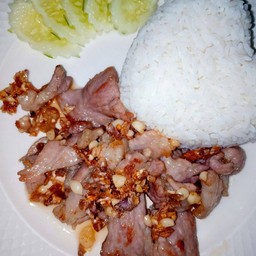 ข้าวหมูทอดกระเทียม