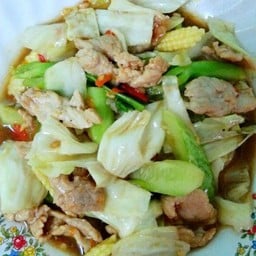 หมูผัดผักรวมราดข้าว