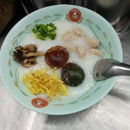 โจ๊กหมูเด้งไข่เยี่ยวม้า