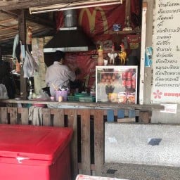 เตี๋ยวกลางซอย นาคนิวาส 28