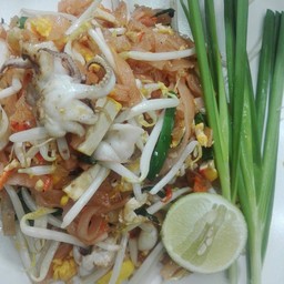 ผัดไทปลาหมืก