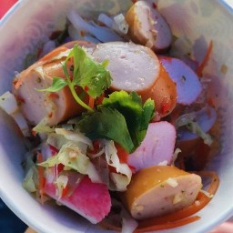 ลูกชิ้นลวกยำฟรี ถนนสามัคคี63