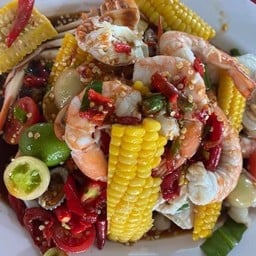 ข้าวโพดทะเลเดือด กุ้ง หอย  หมึก หมูยอ