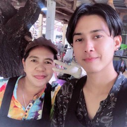 ก๋วยเตี๋ยวเรือบ้านไม้ริมคลอง