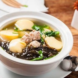 แกงจืดเต้าหู้  หมูสับ  สาหร่าย