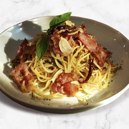 พาสต้าเบคอนผัดพริกกระเทียม