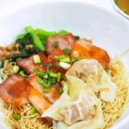 บะหมีแห้งเกี้ยวหมูแดงพิเศษ