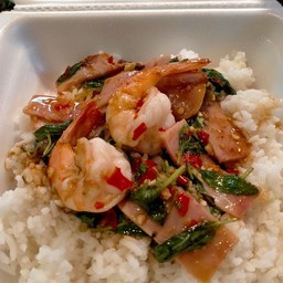 กะเพราแฮมกุ้งราดข้าว