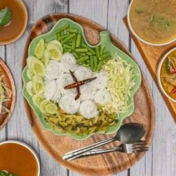 ขนมจีนน้ำยาใต้ แม่ประนอม