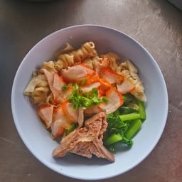 บะหมี่เกี๊ยวหมูแดง