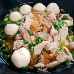 ก๋วยเตี๋ยวหมูสดลูกชิ้น