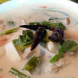 ต้มข่าไก่ยอดมะพร้าวอ่อน