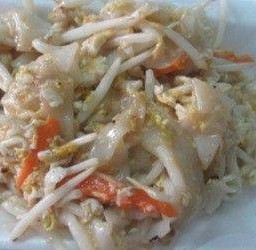 ผัดคั่วไก่  fried Noodle with Chicken