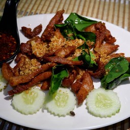 คอหมูทอด(หมูติดมันนิดนึง)