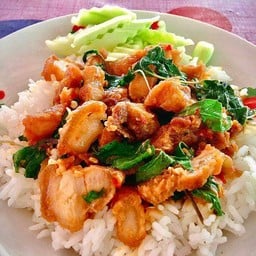 กระเพาหมูสามชั้น