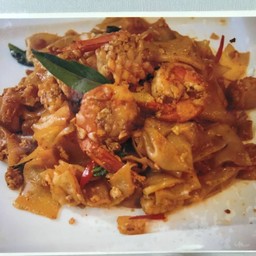 เส้นใหญ่พริกเผาทะเล