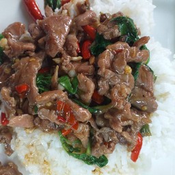 กะเพราเนื้อราดข้าว