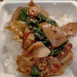 กะเพราแฮมราดข้าว