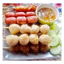 ลูกชิ้นย่าง เอกมัย23 น้ำจิ้มรสเด็ด เอกมัย23