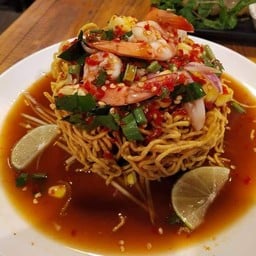 ยำหมี่กรอบ+กุ้งลวก(ไม่ปลาร้า)