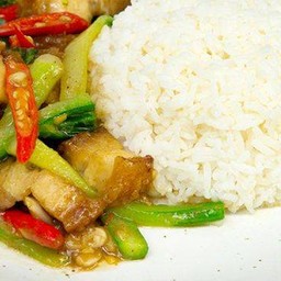 ข้าวพริกอ่อนหมูกรอบ