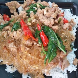 กะเพราวุ้นเส้นหมูสับราดข้าว