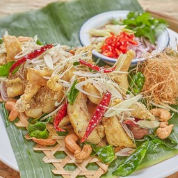 ปลากระพงทอดยำมะม่วง