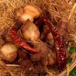 สามชั้นทอดน้ำปลา