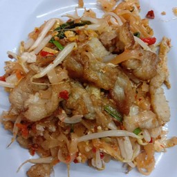 ผัดไทยกะเพราหมูนุ่ม
