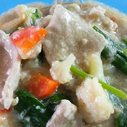 ราดหน้าหมูผักรวม