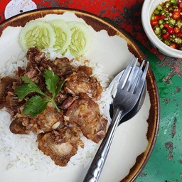 ข้าวหมูกรอบกระเทียม