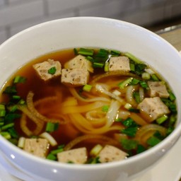 เฝอหมูยอ