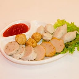 ลูกชิ้นรวมลวก