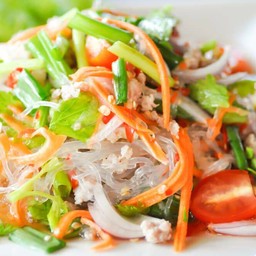 ยำวุ้นเส้นหมูสับ