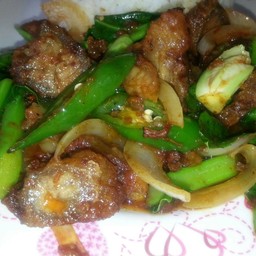 ผัดน้ำพริกเผารวมมิตร