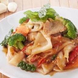 ก๋วยเตี๋ยวผัดขี้เมา หมู , ไก่